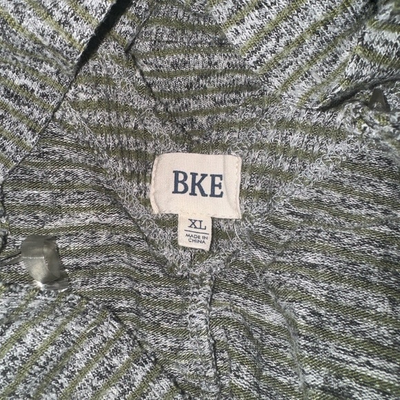 Blouse with open back - Picture 3 of 4